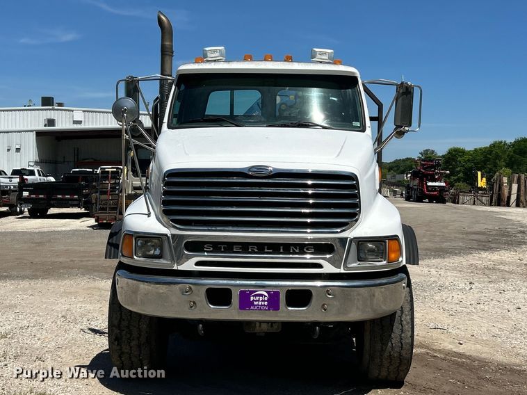 2005 Sterling Truck L9500 Series Crane Truck - photo 2