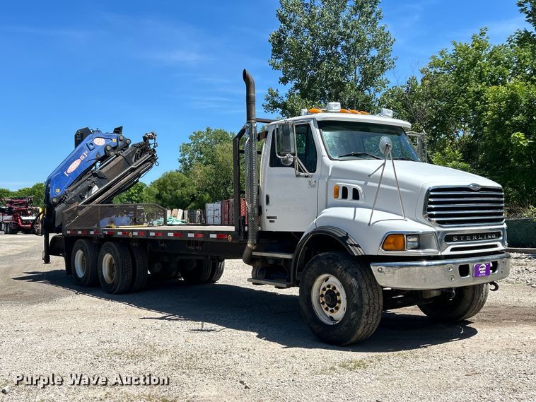 2005 Sterling Truck L9500 Series Crane Truck - photo 3