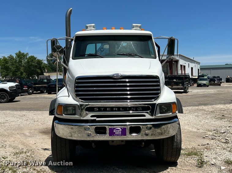 2005 Sterling Truck L9500 Series Crane Truck - photo 2