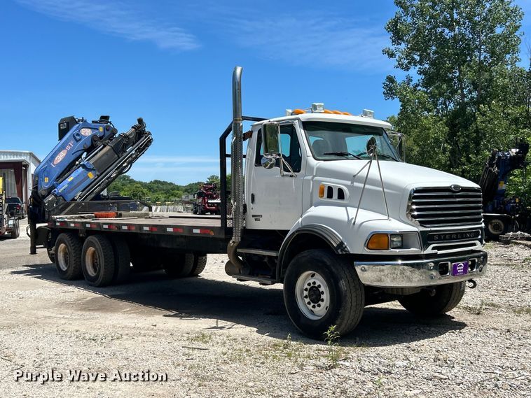 2005 Sterling Truck L9500 Series Crane Truck - photo 3