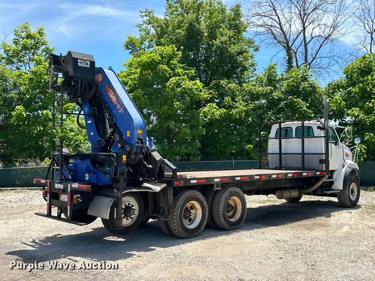 2005 Sterling Truck L9500 Series Crane Truck - photo 5