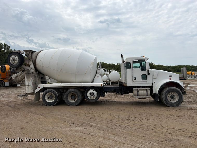 2003 Kenworth W900 Ready Mix Truck - photo 4