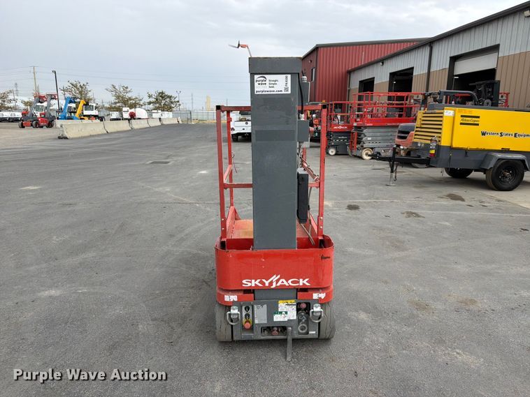 2017 Skyjack SJ16 Vertical Lift - photo 2