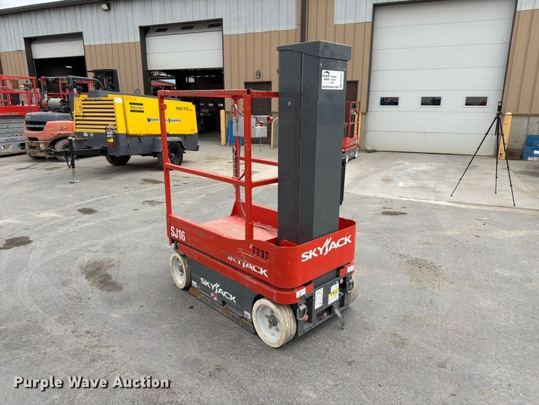 2016 Skyjack SJ16 Vertical Lift - photo 3