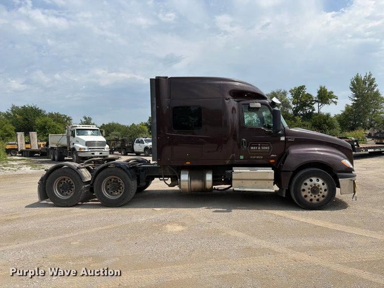 2019 International LT625 Semi Truck - photo 4