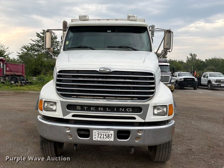 2005 Sterling L9500 Dump Truck - photo 2