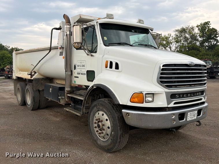 2005 Sterling L9500 Dump Truck - photo 3