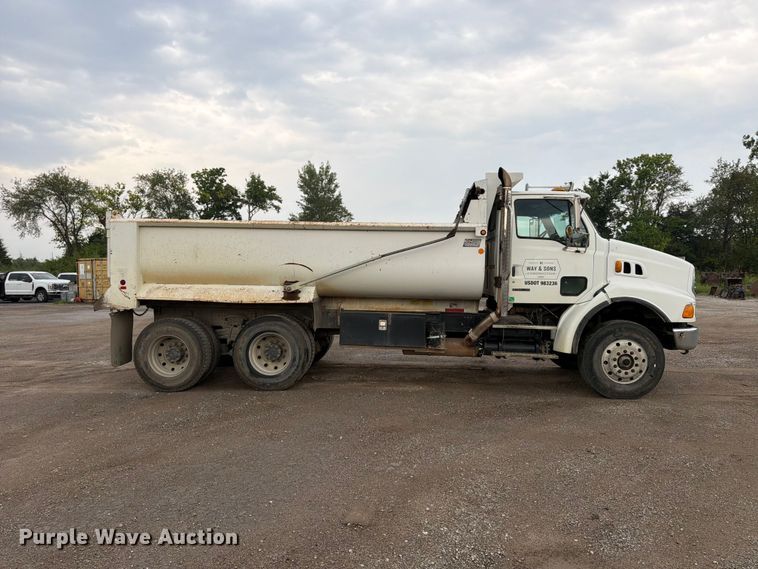 2005 Sterling L9500 Dump Truck - photo 4