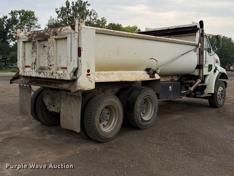 2005 Sterling L9500 Dump Truck - photo 5