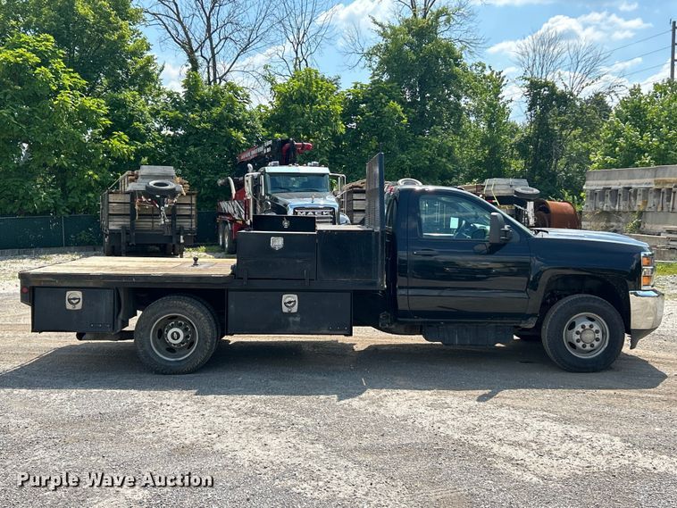 2017 Chevrolet  Silverado 3500HD Flatbed Pickup Truck - photo 4