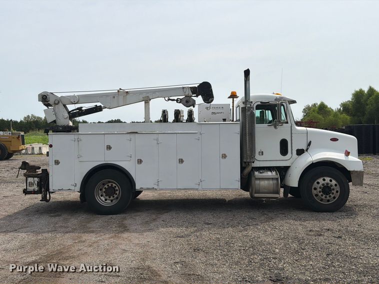 2002 Peterbilt 330 Utility / Service Truck - photo 4