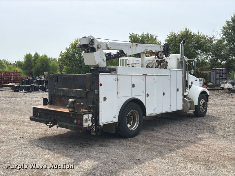 2002 Peterbilt 330 Utility / Service Truck - photo 5