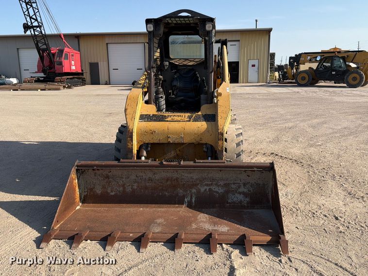 2004 Caterpillar 262 Skid Steer Loader - photo 2