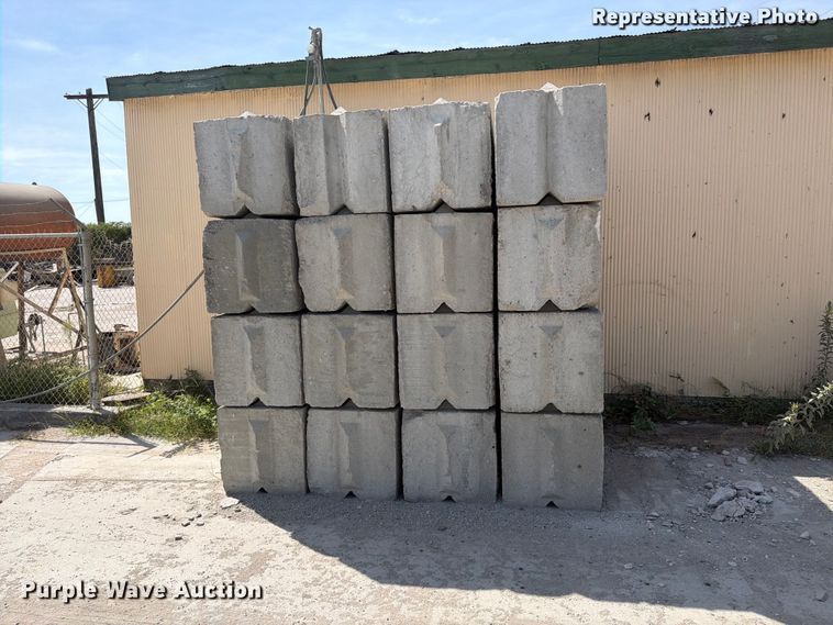 (16) Concrete Edge Bunker Blocks - photo 5