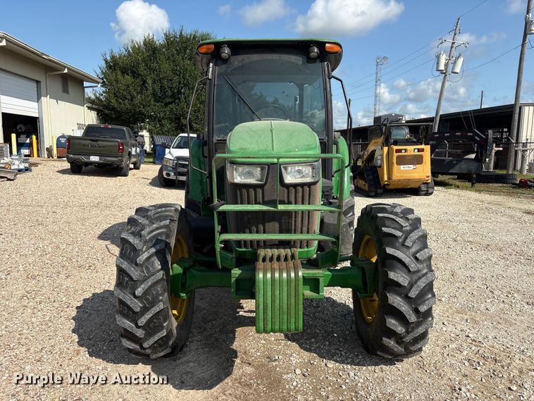 2013 John Deere 5085M MFWD Tractor - photo 2
