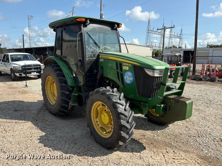 2013 John Deere 5085M MFWD Tractor - photo 3