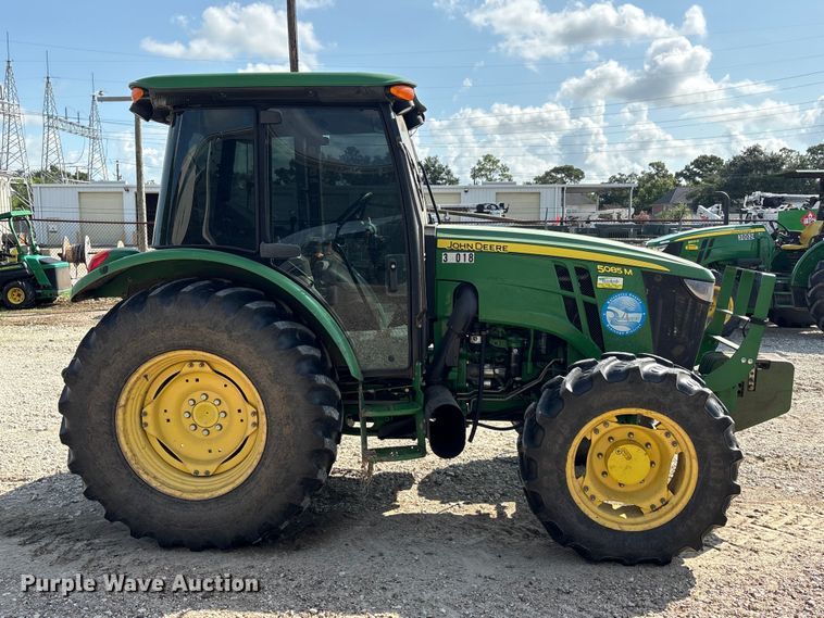 2013 John Deere 5085M MFWD Tractor - photo 4
