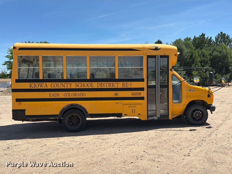 2003 Ford E450 School Bus - photo 4