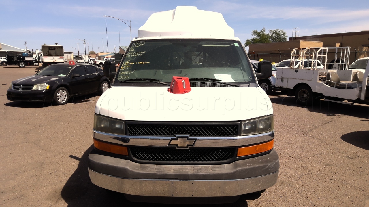 ADES - G141FX - 2010 CHEVROLET EXPRESS 3500 PASSENGER VAN **TOW ONLY** — photo 1
