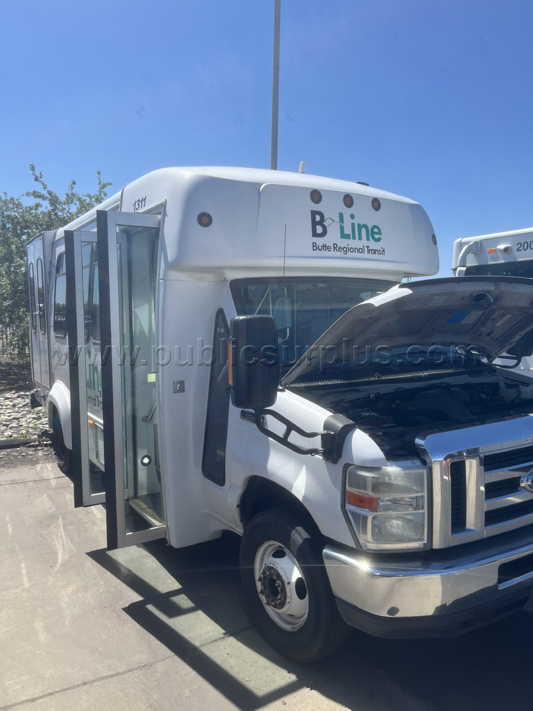 2013 Ford E-450 — photo 1