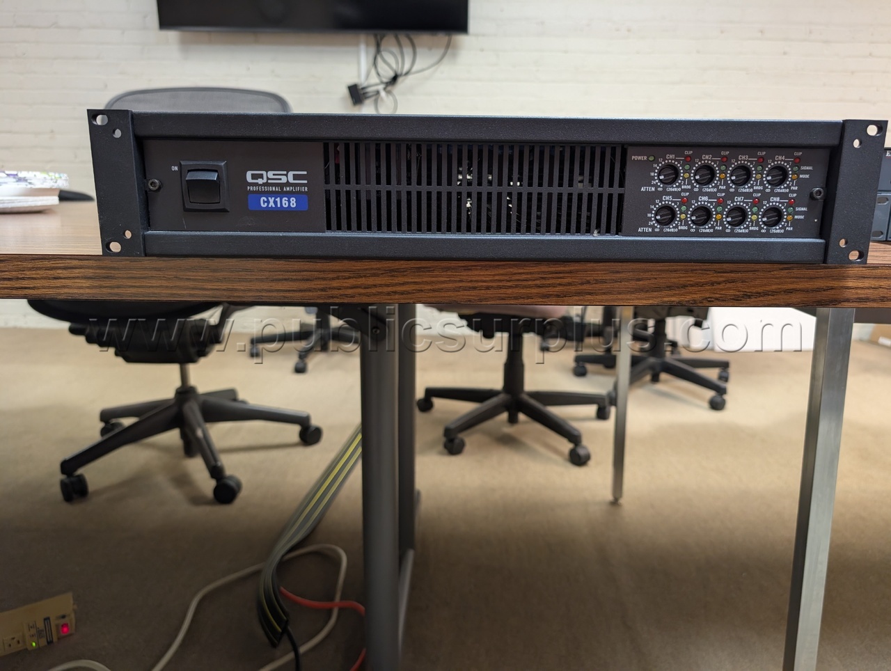 QSC Professional Amplifier — photo 1