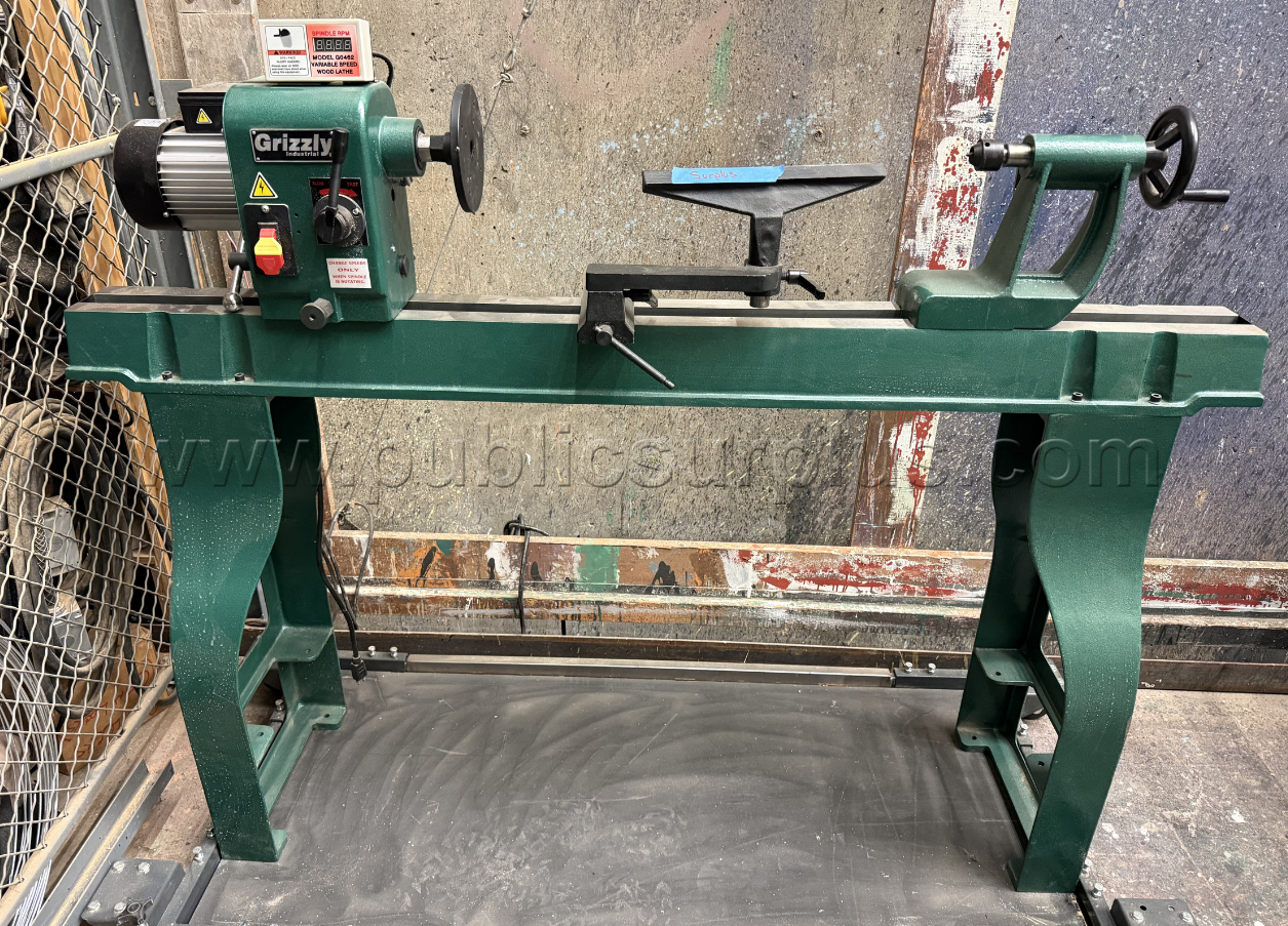 Grizzly Wood Lathe — photo 1