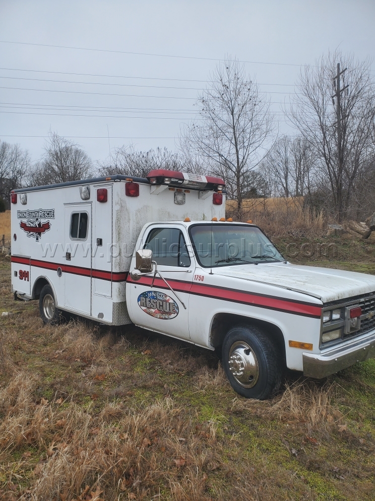 1981 Square body Chevrolet ambulance. — photo 1