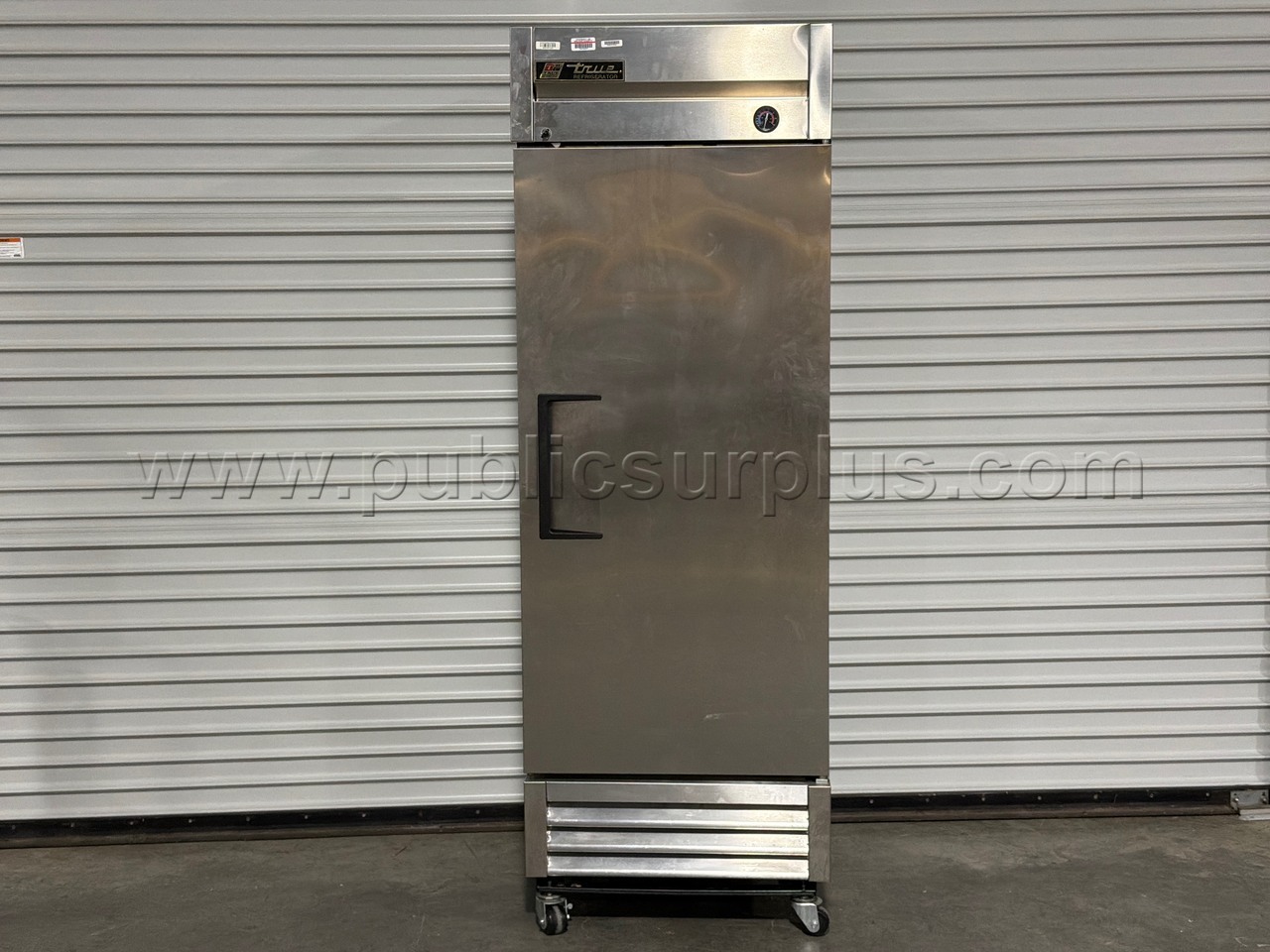 TRUE COMMERCIAL REFRIGERATOR — photo 1