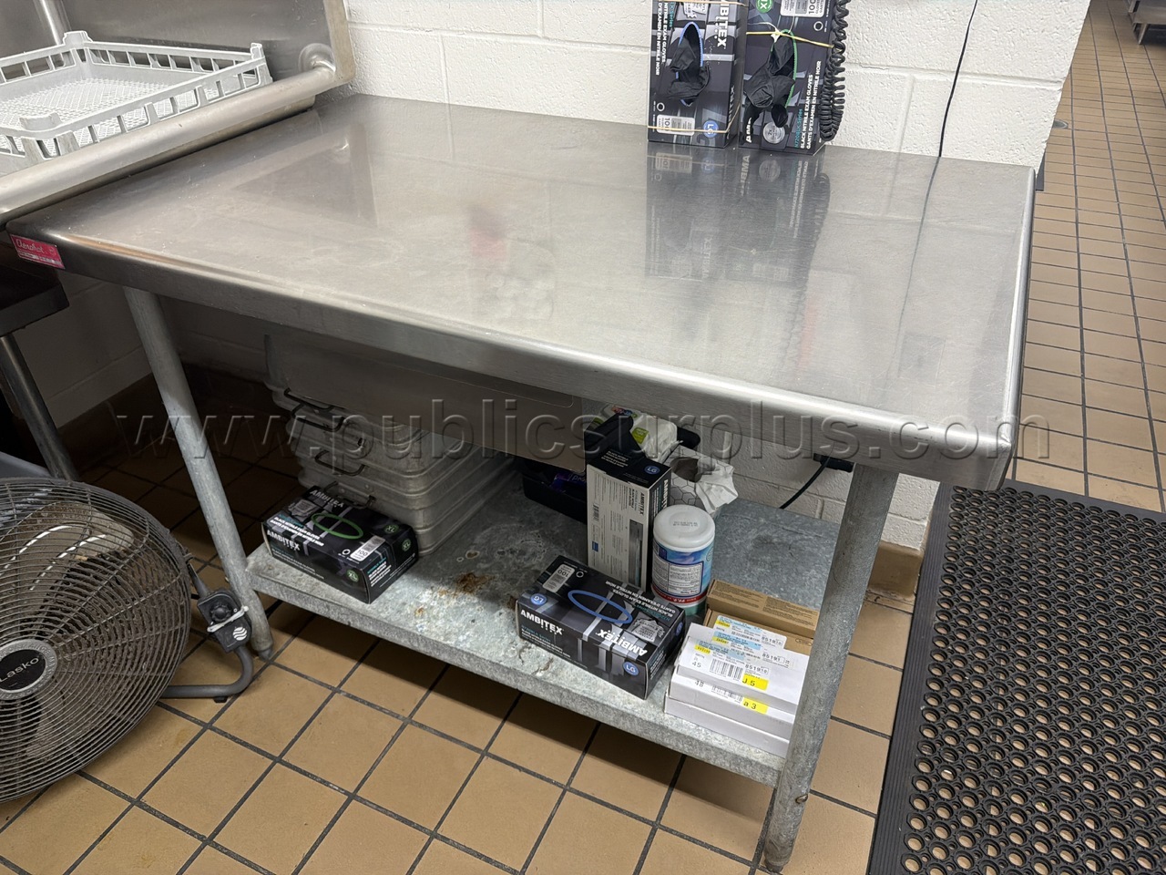 Stainless Commercial Kitchen/Food Prep Table (40in x 30in x 36in) — photo 1