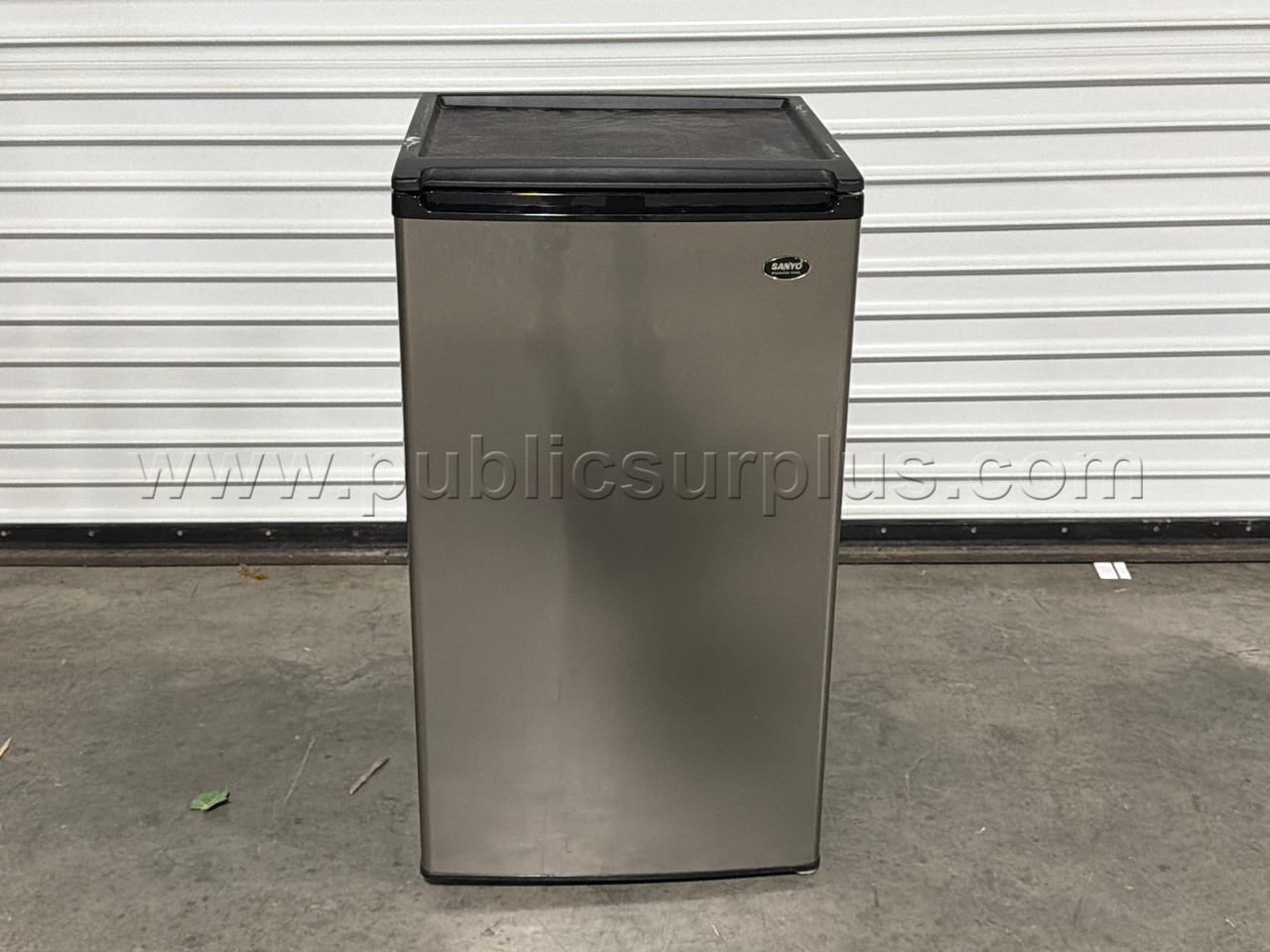SANYO MINI FRIDGE — photo 1