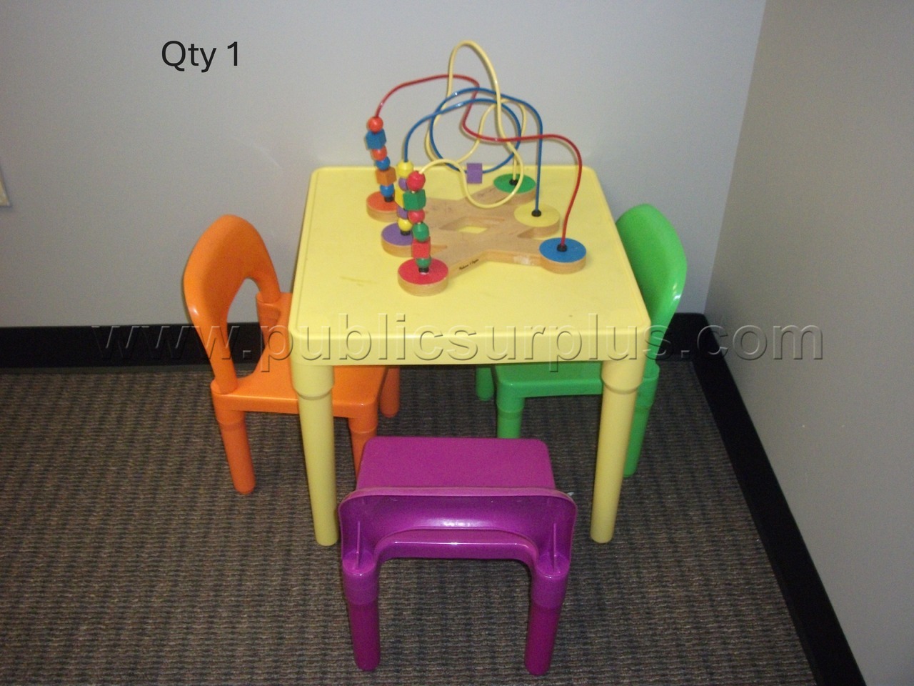LOT 79 - Kids' playset & toy — photo 1