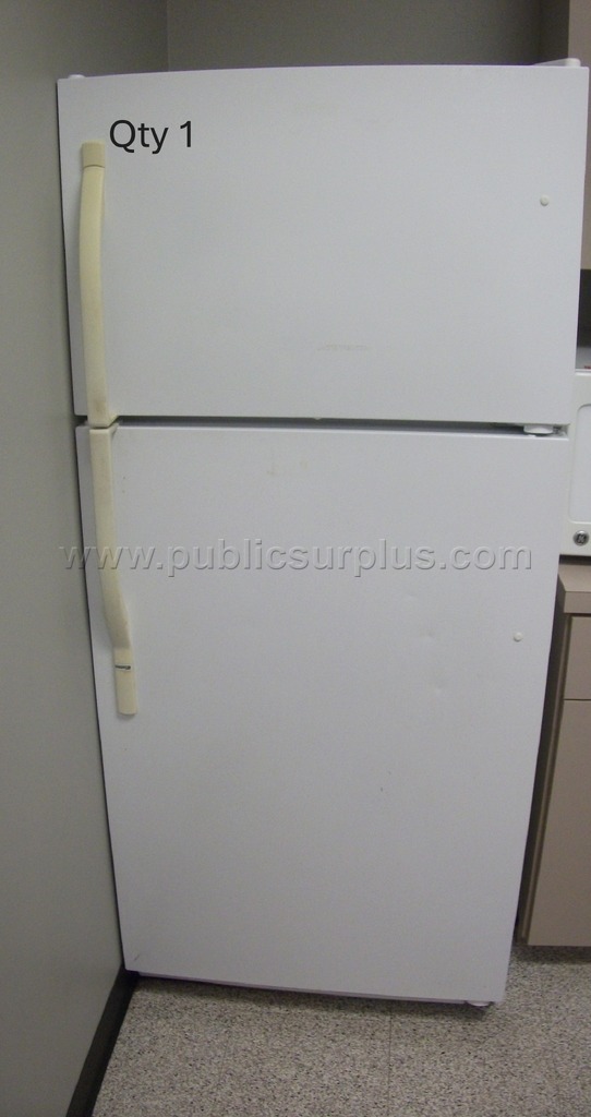 LOT 81 - Refrigerator — photo 1