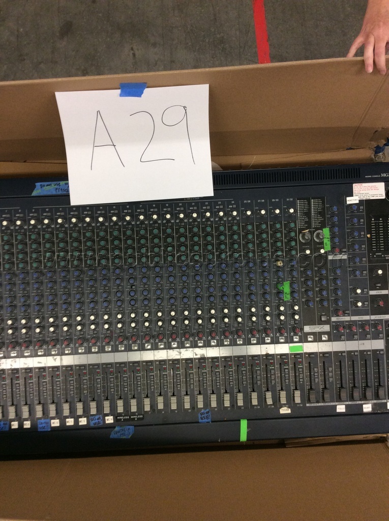 Yamaha Mixing Console — photo 1