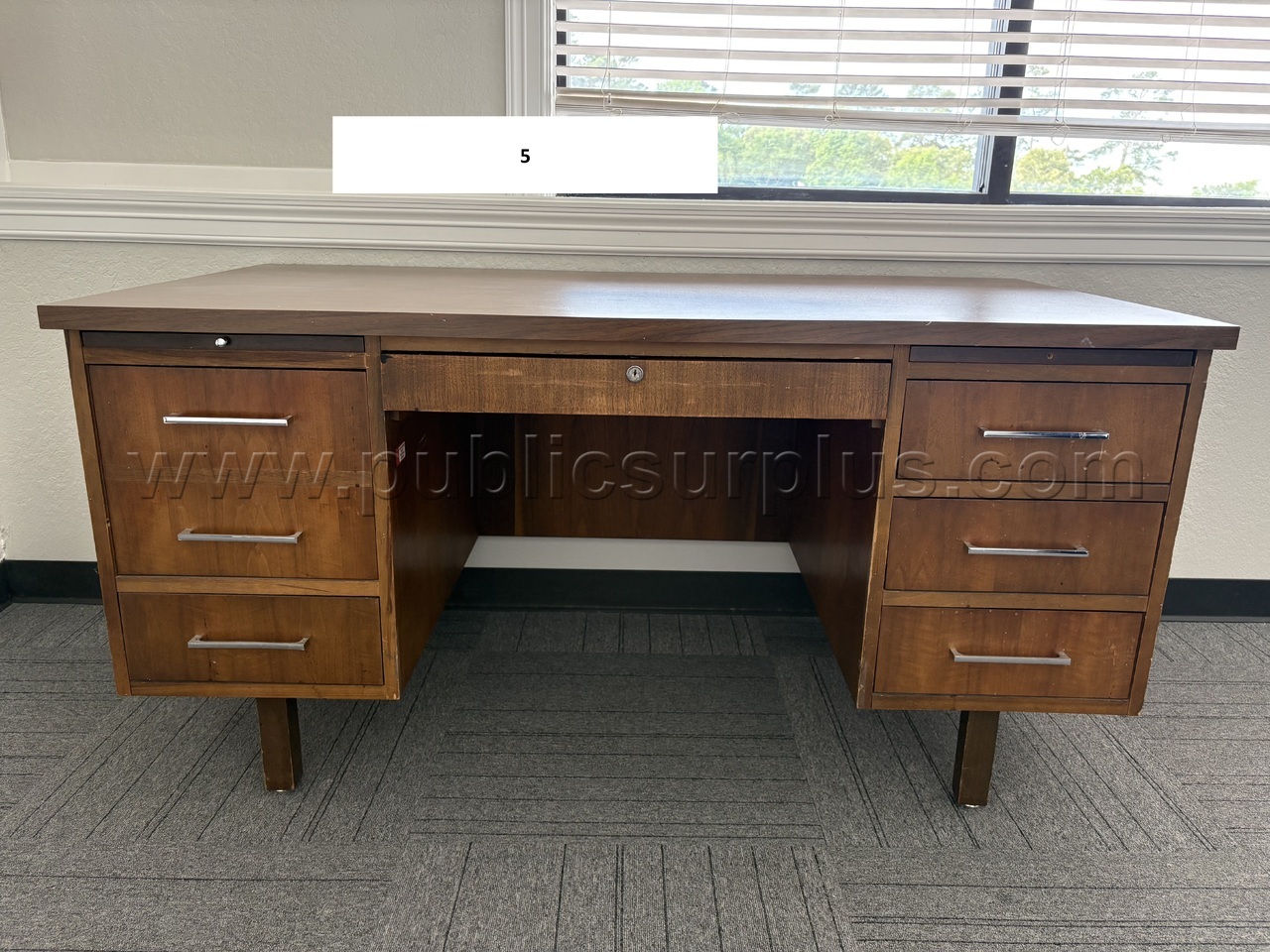 LOT 116 - Desks (5) — photo 1