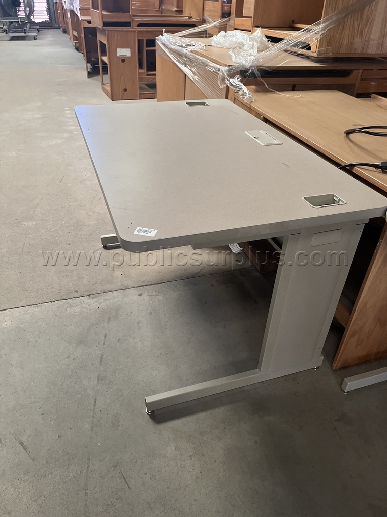 Desk-Metal- ZW- Building 609 — photo 1
