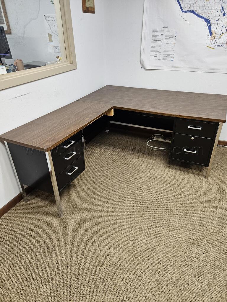 Desk — photo 1