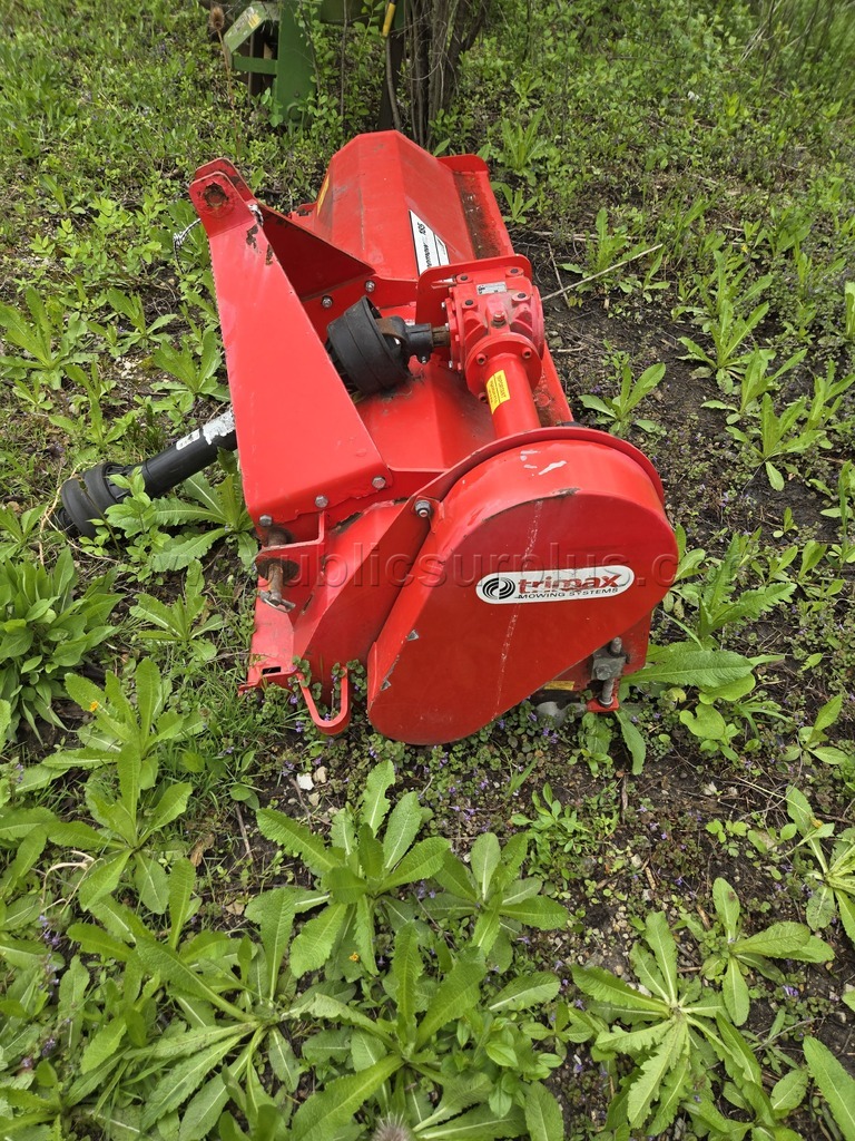 Red flail mower — photo 1