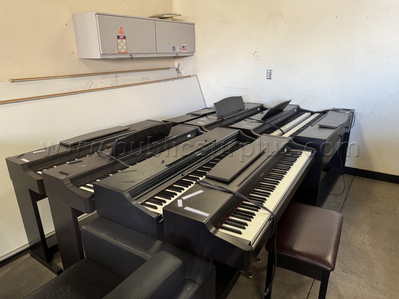 Roland HP-137R + RP201 Digital Piano w/ Bench; Lot of 8 — photo 1