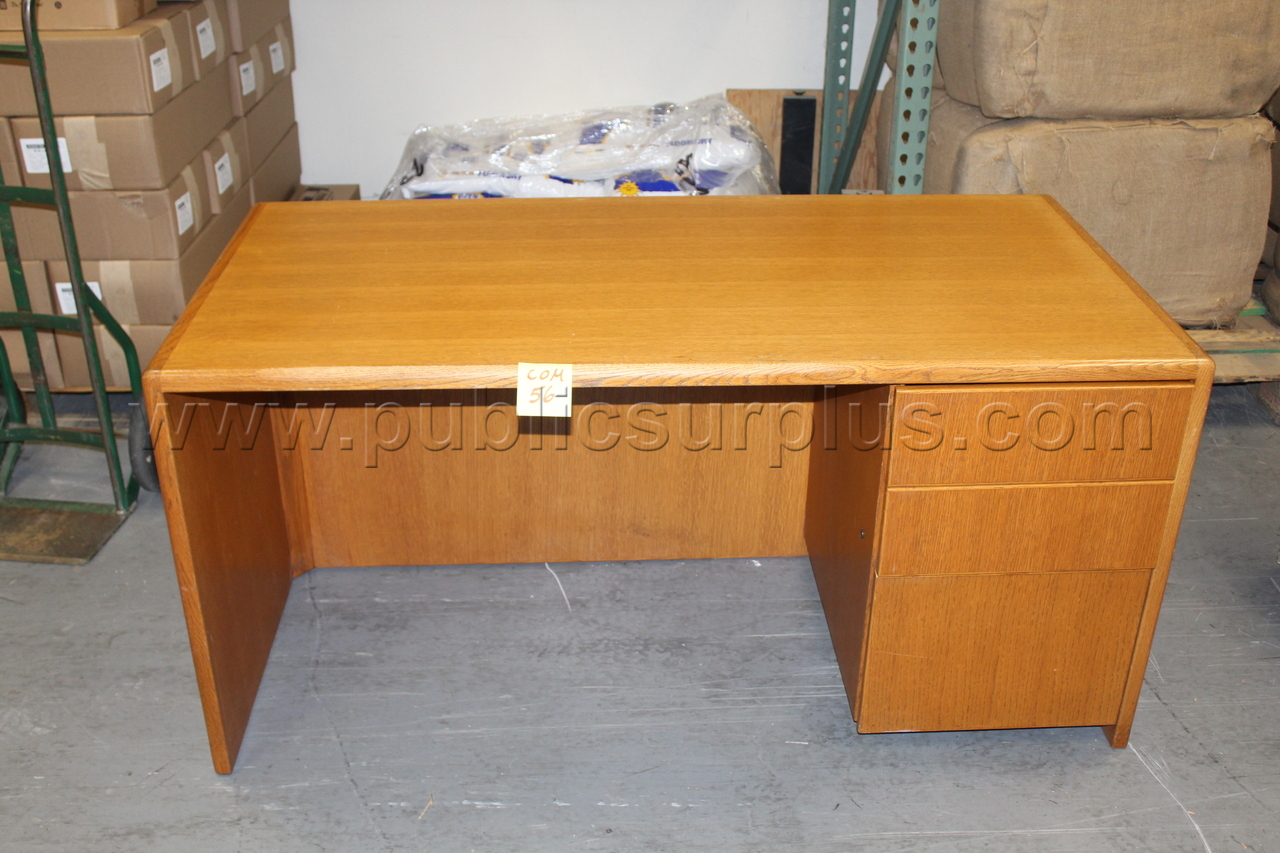 COM#56 - Brown Rectangular Desk — photo 1