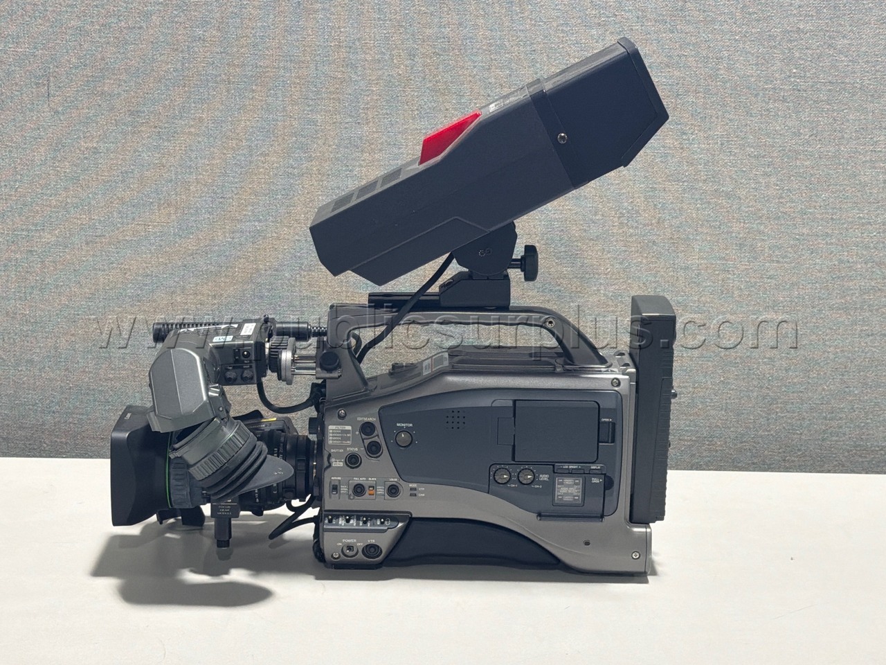 PROFESSIONAL JVC CAMCORDER — photo 1