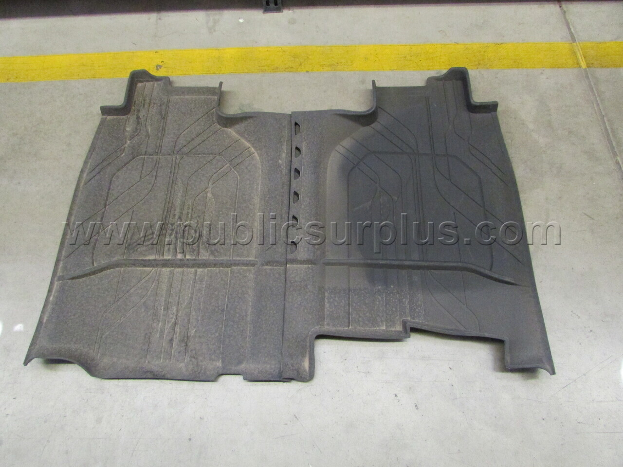 Lot of 2 Gm Floor Mats — photo 1