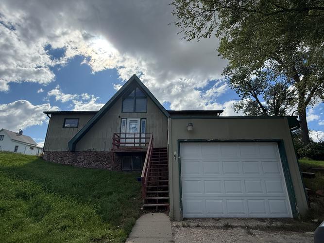 405 4th St NW, Watford City, ND