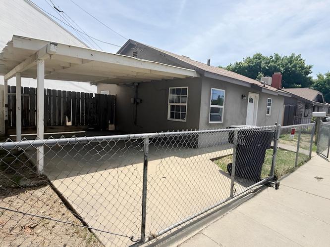 1106 N WEST ST, VISALIA, CA - photo 1