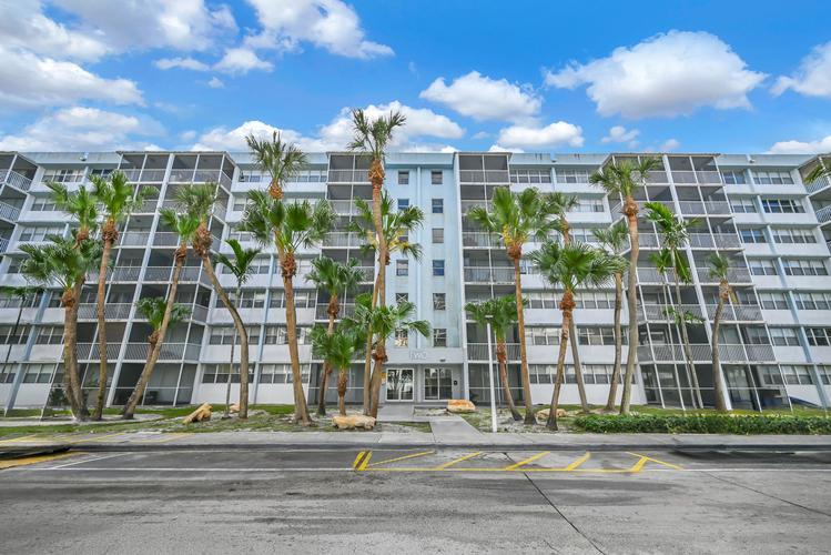 700 NW 214TH ST #321, Miami Gardens, FL - photo 1