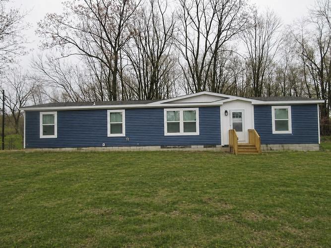 8575 N ROLLIN HWY, ADDISON, MI - photo 1