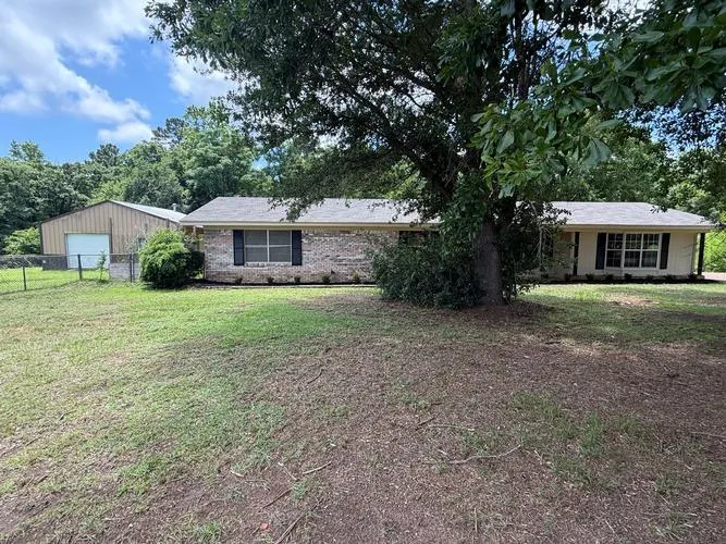 300 PINE ST., ORE CITY, TX