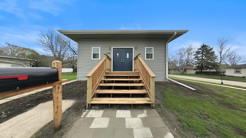 109 S COTTAGE GROVE AVE, LUVERNE, MN - photo 1