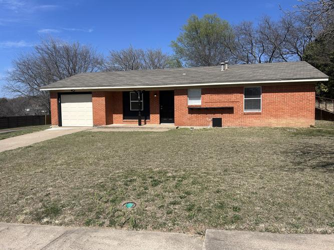 6406 WAYNEWOOD CT, FORT WORTH, TX - photo 1