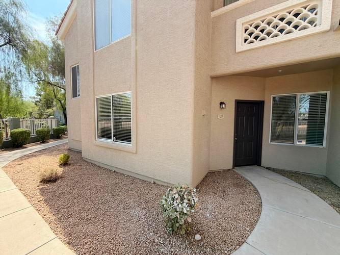 2929 W Yorkshire Drive Un, Phoenix, AZ - photo 1