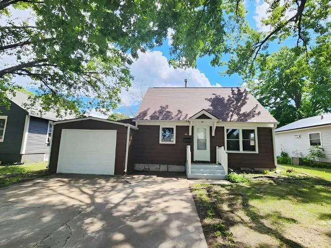 503 1ST AVE SW, POCAHONTAS, IA